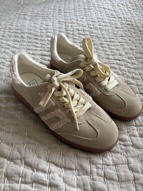 NWOB Back 70 Cloud 6N in Beige Beige Sneakers size 39